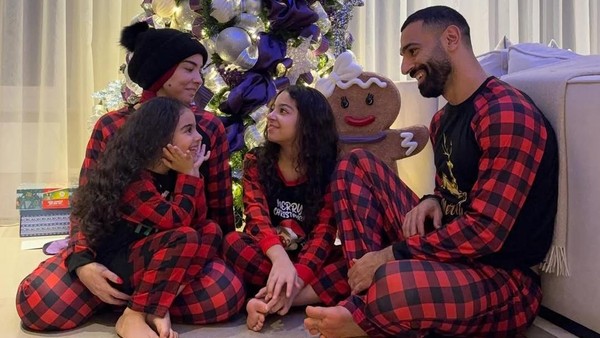 Mohamed Salah Kembali Unggah Foto Perayaan Natal Bersama Keluarga