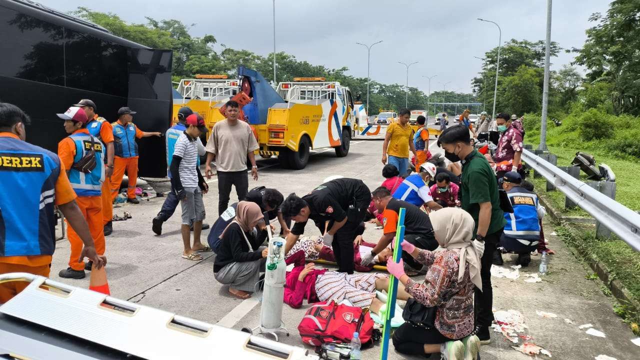 Kecelakaan Bus Brimob Bawa Rombongan SMA 1