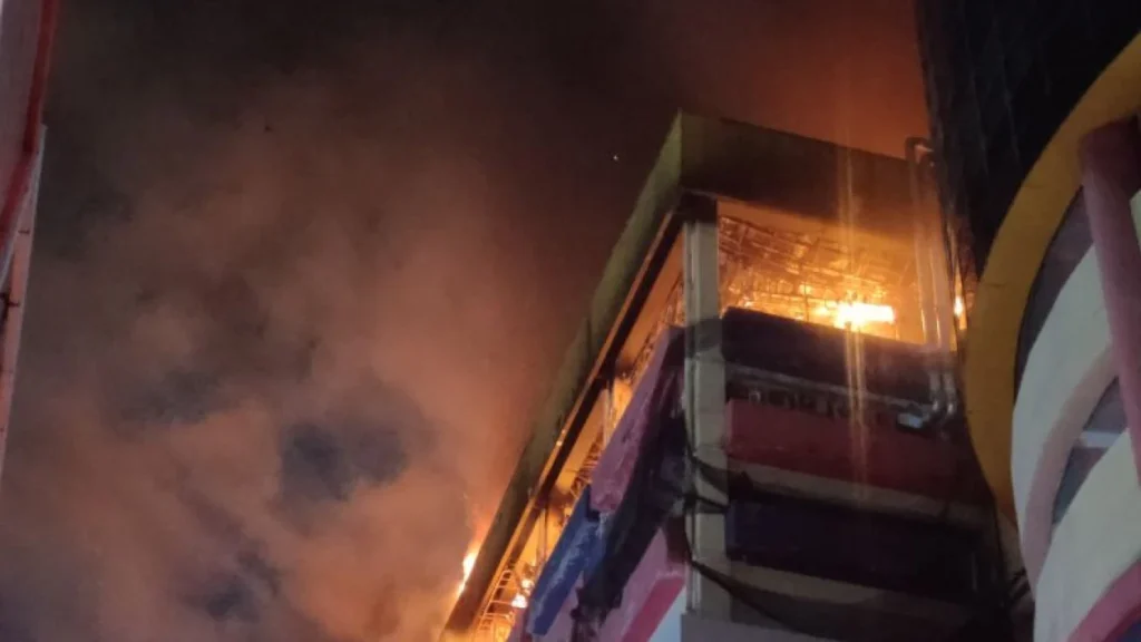 Glodok Plaza Terbakar, Padam Usai 12 Jam Kebakaran